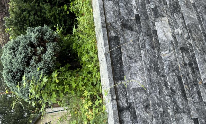 Curved retaining wall — Sky Marble Splitface Veneer